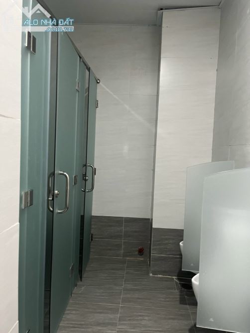 TÒA NHÀ MỚI XÂY 5 LẦU THUÊ LÀM VĂN PHÒNG - 4