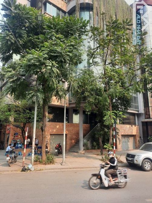 Cho thuê văn phòng mặt phố Nguyễn Chí Thanh, Ba Đình, 150-160m2 thông sàn, có đh, hầm, 40t - 1