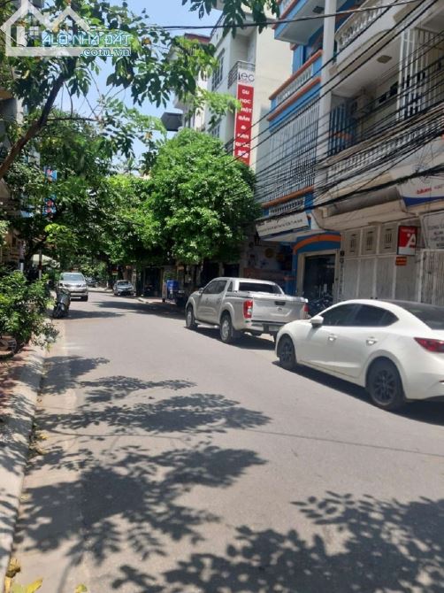 Nhà đẹp ngõ 9 phố Trần Quốc Hoàn - Diện tích 75m2 x 4 tầng, mặt tiền 6m, ngõ rộng - 1