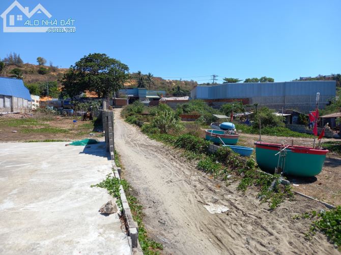 Hạ giá thấp nhất-Đất 3 MT Huỳnh Thúc Kháng-Hàm Tiến-Phan Thiết-DT 1.800m2,có 150m2TC - 2