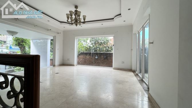 Cho Thuê Biệt Thự P. Tân Thành, Q.Tân Phú, DT: 9x20m, Hầm trệt 2 lầu. - 2