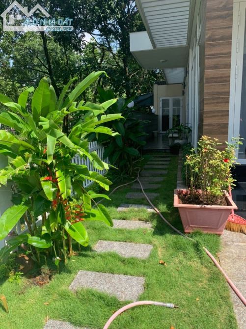 BIỆT THỰ SÂN VƯỜN  190M2, NGANG 8.5M, 3 LẦU MỚI, 8PN, KHU TOÀN NHÀ GIẦU, DÂN TRÍ CAO.