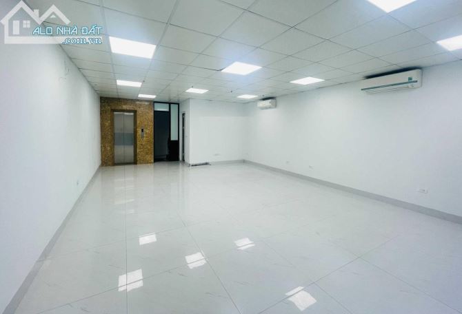 Cho thuê nhà phố Trần Kim Xuyến. Diện tích 90m2 x 6 tầng thông có Thang Máy - 1