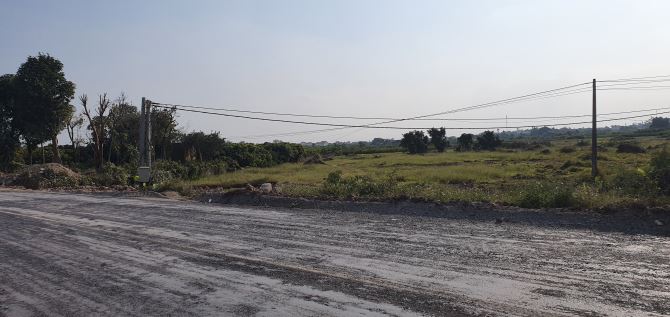 Cty bán 5 ha đất mặt đường 379 Văn Giang, bàn giao sổ đỏ, chỉ 4 tr/m2 - 1