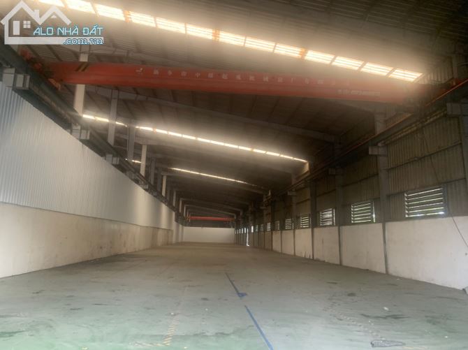 Cho thuê 2.300m2 có PCCC, sẵn cẩu 5 tấn gần kcn phố nối a