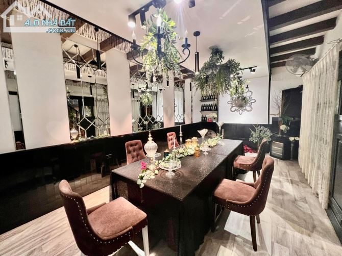 Bán nhà mặt phố Hàng Mắm, Hoàn Kiếm, Hà Nội. DT 140m2, MT 8.6m. Giá 135 tỷ.