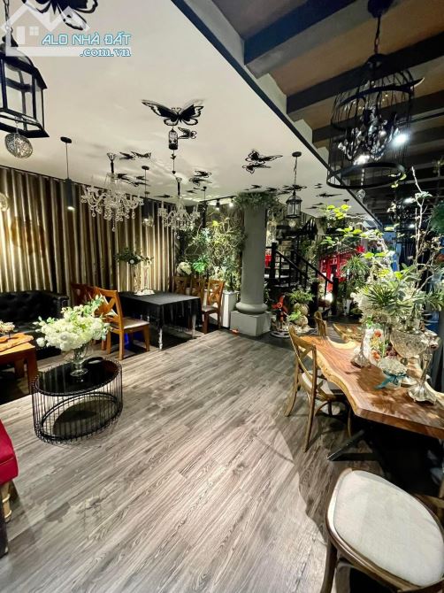 Bán nhà mặt phố Hàng Mắm, Hoàn Kiếm, Hà Nội. DT 140m2, MT 8.6m. Giá 135 tỷ.