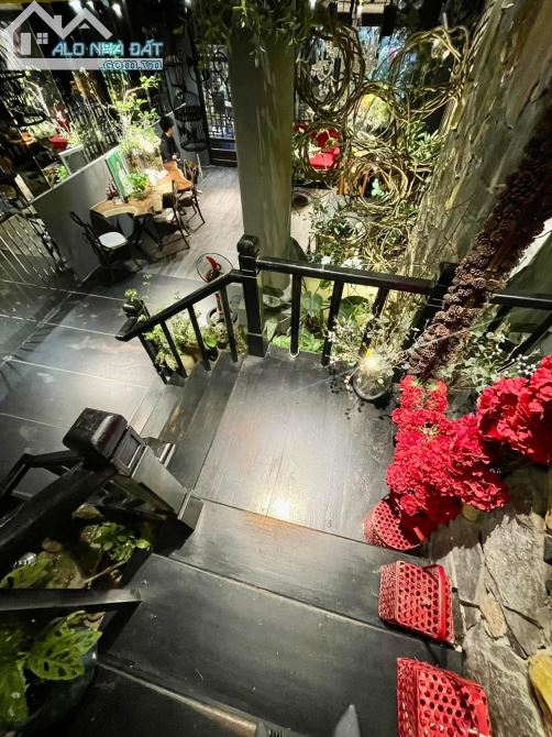 Bán nhà mặt phố Hàng Mắm, Hoàn Kiếm, Hà Nội. DT 140m2, MT 8.6m. Giá 135 tỷ.