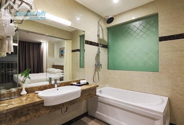 Cho thuê gấp  khách sạn 75 phòng mặt tiền đường Lê Anh Xuân, Bến Thành, Quận 1. - 2