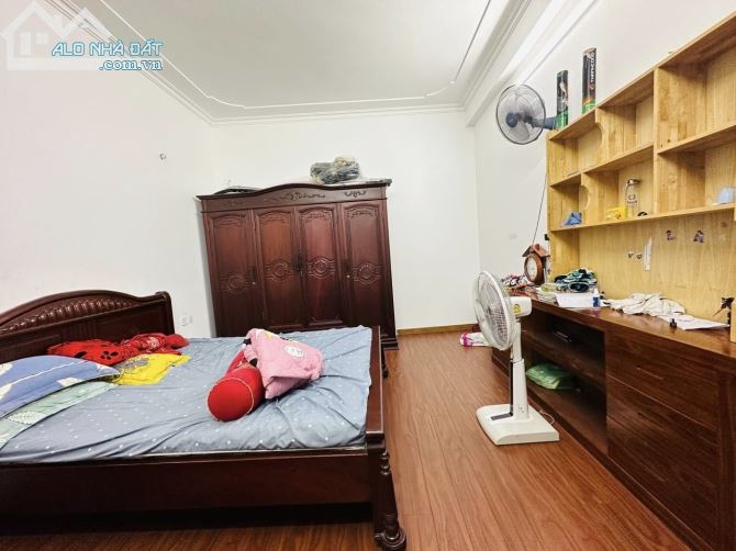 Bán nhà Phan Đình Giót, ô tô vào nhà, mặt sau thoáng, 70m2x4T mt4m 8,5 tỷ. - 1