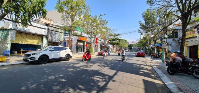 CẦN BÁN ĐẤT MẶT TIỀN KHU KINH DOANH BUÔN BÁN SẦM UẤT