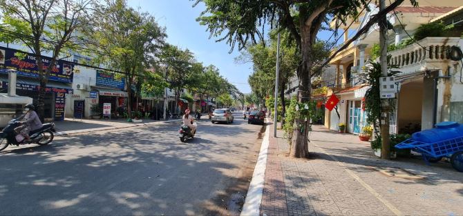 CẦN BÁN ĐẤT MẶT TIỀN KHU KINH DOANH BUÔN BÁN SẦM UẤT - 1