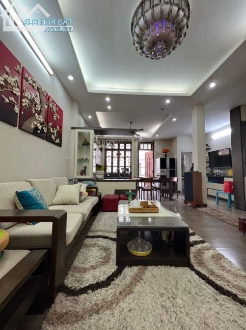 Cho thuê riêng ngõ 73 Nguyên Hồng. DT 80m2, 5 tầng, thang máy. Giá 28 tr/thg - 1