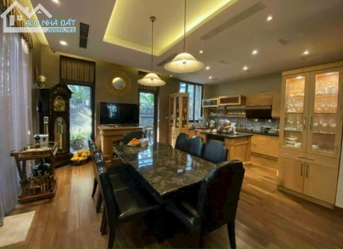 Biệt thự Vip KĐT Việt Hưng, mặt phố, View vườn hoa, DT 167m2, MT 11m, 4 tầng, giá 48 tỷ - 2