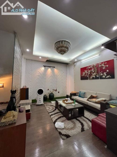 Cho thuê riêng ngõ 73 Nguyên Hồng. DT 80m2, 5 tầng, thang máy. Giá 28 tr/thg - 3