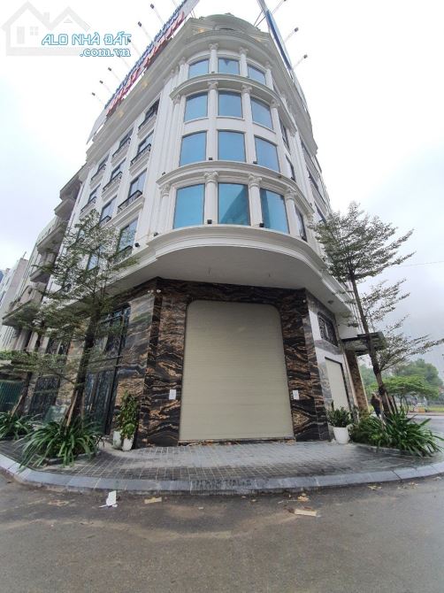 Cho thuê nhà siêu phẩm lô góc mặt phố Nguyễn Xiển Thanh Xuân, DT 150m2 8T 1H, MT 22m 110tr