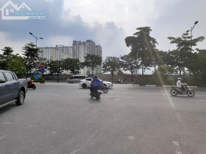 Bán tòa Biệt Thự Vườn Đào mặt phố Võ Chí Công DT 300m2, x 5 tầng, MT 15m, Giá 95 tỷ - 1