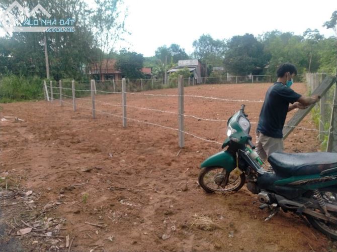 Cần bán đất mặt tiền đường nhựa Nguyễn Thị Chì xã An Nhơn Tây  thông TL15 DT 20x60 300 thổ - 1