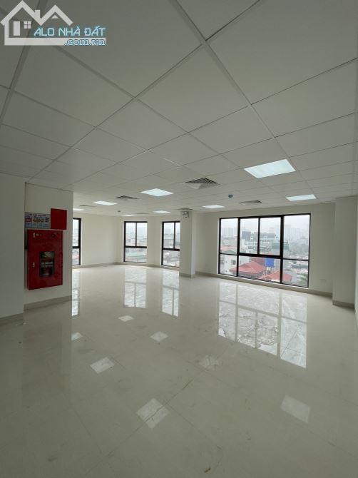 Cho thuê nhà siêu phẩm lô góc mặt phố Nguyễn Xiển Thanh Xuân, DT 150m2 8T 1H, MT 22m 110tr - 3