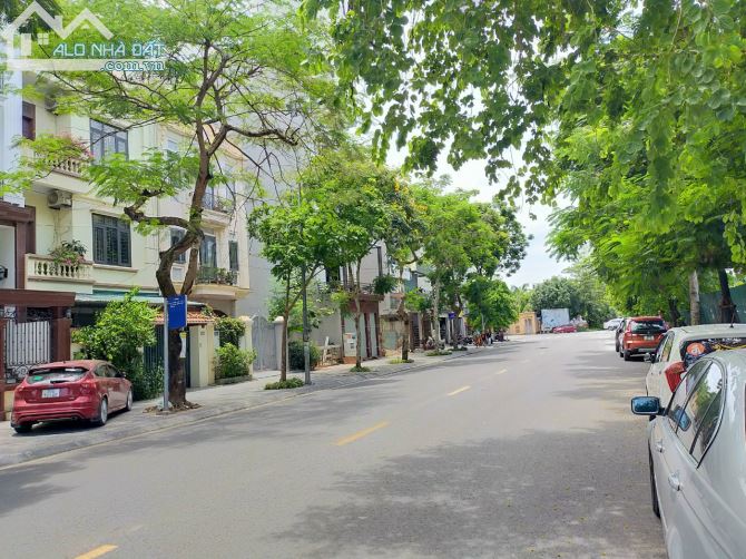 Đất Phân Lô, mặt phố Việt Hưng, Cực Hiếm nhà bán, Vỉa hè, Kinh doanh Đỉnh. - 2