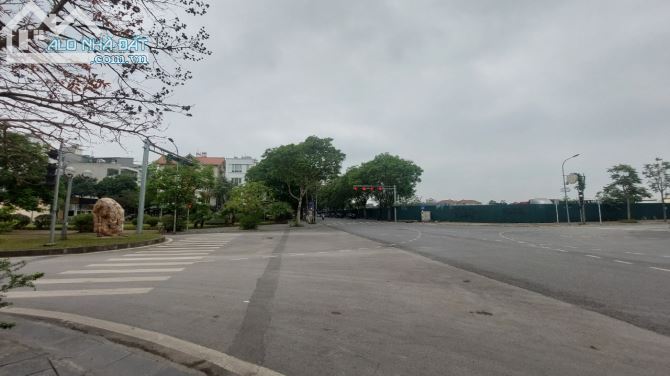 Đất Phân Lô, mặt phố Việt Hưng, Cực Hiếm nhà bán, Vỉa hè, Kinh doanh Đỉnh. - 3