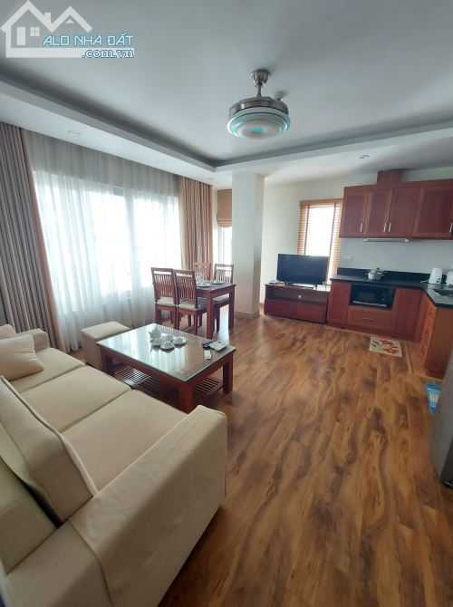 Bán căn hộ cho thuê phố Duy Tân, Trần Thái Tông Cầu Giấy DT: 240m2, xây 9 tầng, 300 tr/th