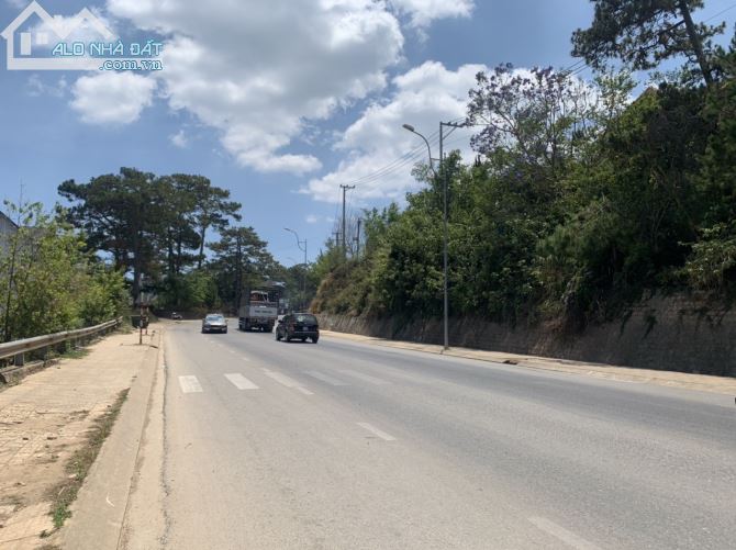 Bán lô đất xây khách sạn view thung lũng mặt tiền đường Hùng Vương thành phố Đà Lạt - 1
