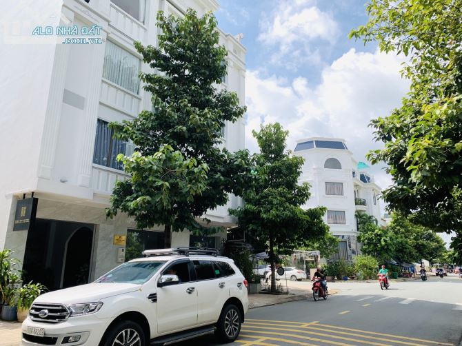 Bán lô đất vị trí rất đẹp đường D4, khu D2D, Biên Hoà 81m2 giá 8.4 tỷ - 1