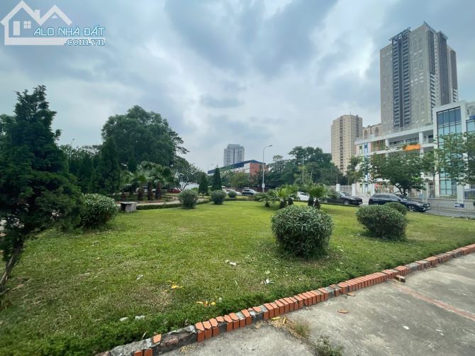 Bán toà nhà 9 tầng 1 hầm phân lô NAM TRUNG YÊN 180m2 Mt13 m view công viên Nhỉnh 83 Tỷ