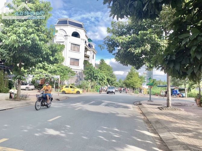 Bán lô đất vị trí rất đẹp đường D4, khu D2D, Biên Hoà 81m2 giá 8.4 tỷ - 3