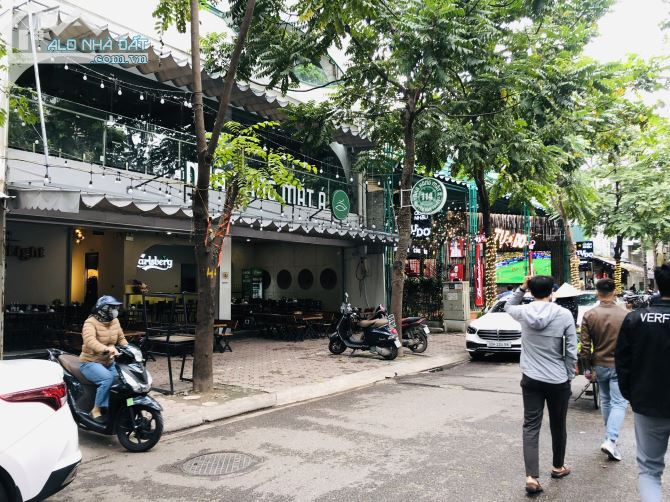 Bán nhà hàng Văn Cao quận Ba Đình 420m2 mặt tiền 11m, ô tô tránh giá cực tốt - 1