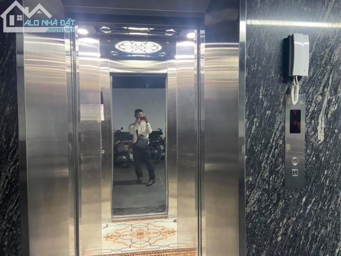Bán nhà phố Nguyên Hồng, Đống Đa. Dt 84 m2, xây 8 tầng thang máy, MT 7m. Giá 28.6 tỷ. - 2