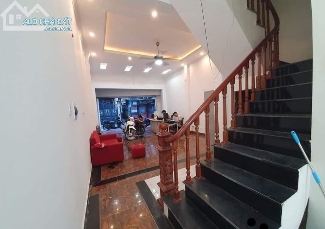 Hiếm! Bán Nhà Định Công, Hoàng Mai, Lô Góc, Gara Ôtô, Kinh Doanh. Chỉ 5,5 Tỷ.