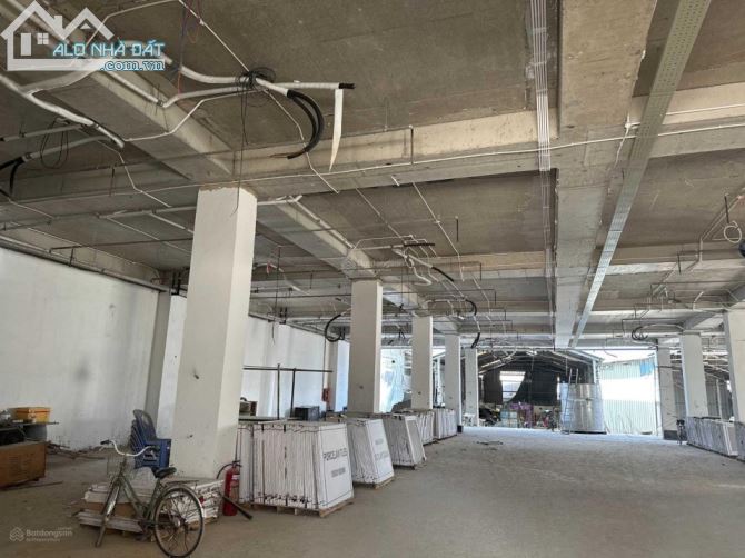 Cho thuê nguyên tòa diện tích khủng 900m2/sàn (trệt, 3 tầng) MT Hòa Bình - 3