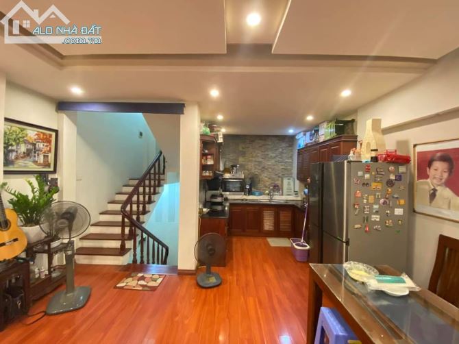 BÁN GẤP NHÀ PHÂN LÔ PHỐ HÀO NAM DT46m2 - MẶT TIỀN RỘNG, KINH DOANH - 2