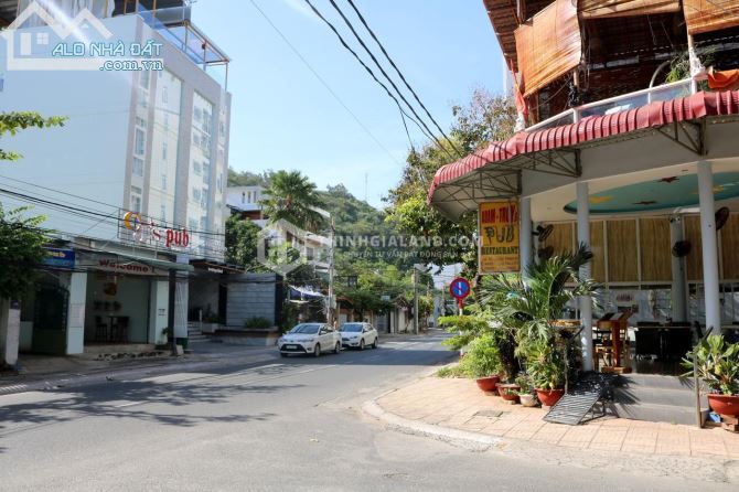 CẦN BÁN CĂN KHÁCH SẠN GÓC 2 MẶT TIỀN ĐƯỜNG PHAN CHU TRINH P2 TPVT 20x20 CÓ 40 PHÒNG 7 LẦU