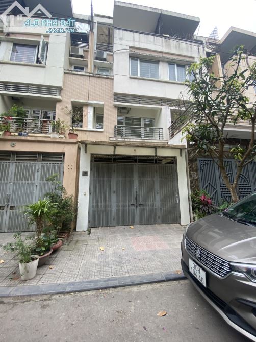 Cho thuê nhà mặt  ngõ Hoàng Ngân-Trung Hòa. Dt40m2 , 5 tầng,mt 4m, Giá 20tr/th.