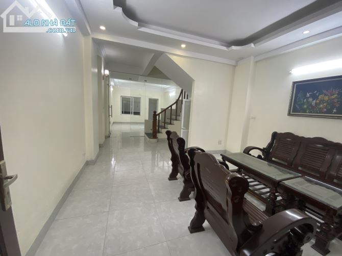 Cho thuê nhà mặt  ngõ Hoàng Ngân-Trung Hòa. Dt40m2 , 5 tầng,mt 4m, Giá 20tr/th. - 2