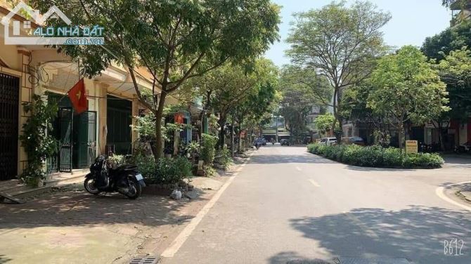 Bán gấp mảnh đất phân lô Tứ Hiệp,phát triển đồng bộ/