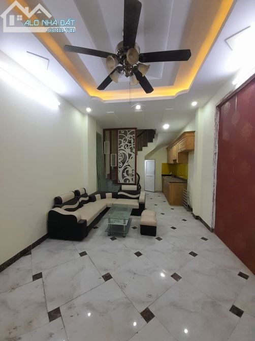 Bán nhà 5 tầng, 30m, ngõ 143 Nguyễn Chính 2,85 tỷ