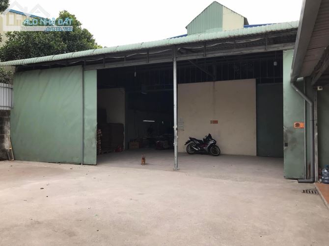 Kho xưởng sạch 900m2 xe container. Ngã 3 Giồng. Hocmon