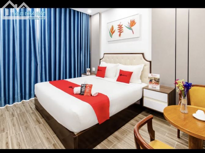 Bán khách sạn 73 tỷ góc 2 mặt tiền đường Bùi Bằng Đoàn và đường số 2 Phú Mỹ Hưng, Quận 7.