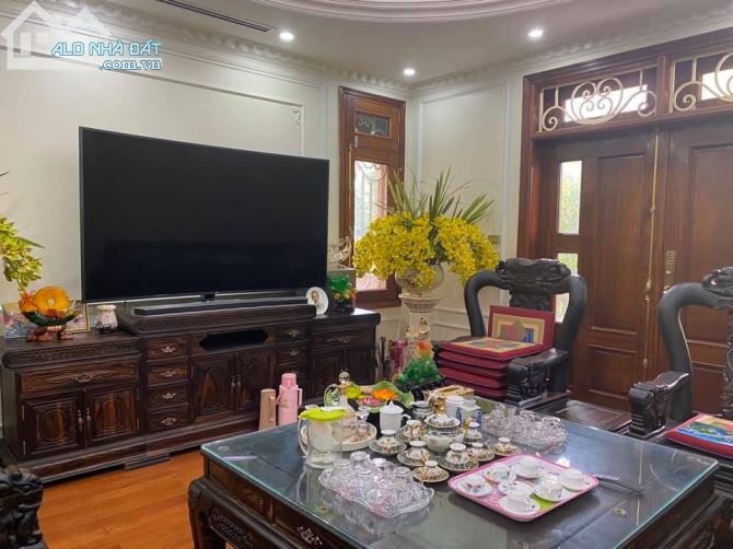 Bán biệt thự đẹp 4 tầng KĐT Văn Khê, 228m2, lô góc, thang máy, kinh doanh tốt, 76 tỷ - 2