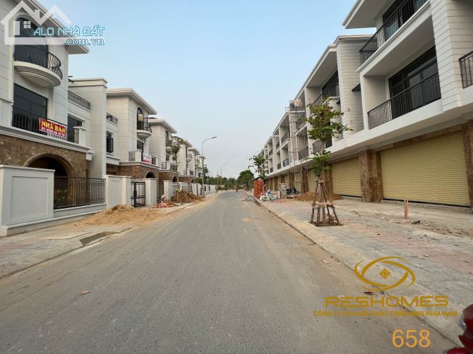 Bán Biệt thự xây thô 1 trệt 2 lầu 200m2; Khu dân cư Bửu Long 3; giá chỉ 9.45 tỷ - 5