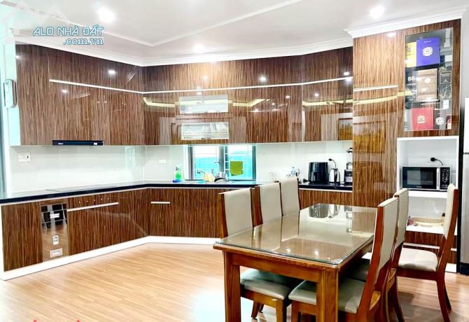 Bán nhà Bồ Đề. Gara ô tô Thang máy. gần hồ. gần trường học, bệnh viện