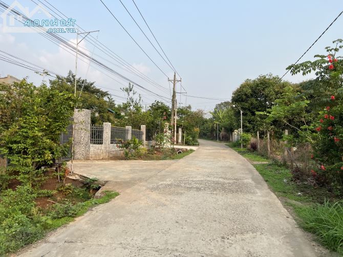 LÔ ĐẤT VƯỜN ĐẸP 2000M2 CÓ 100M2 THỔ CƯ KHU DÂN CƯ GẦN SÔNG CHỈ 1TY650