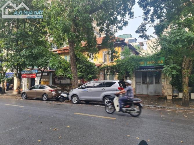 Bán Gấp Nhà Mặt Phố Phan Bội Châu - Hoàn Kiếm. DT 556m2 x 3T. MT 13m.  1 sổ 1 chủ.