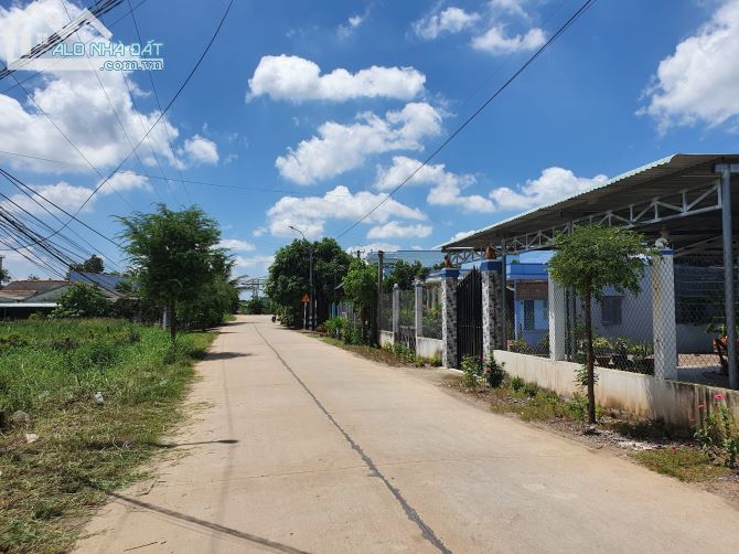 Bán 200m2 thổ cư mặt tiền đường 9m, khu đông dân cư, gần QL50, ngay sau UBND xã Long An - 2