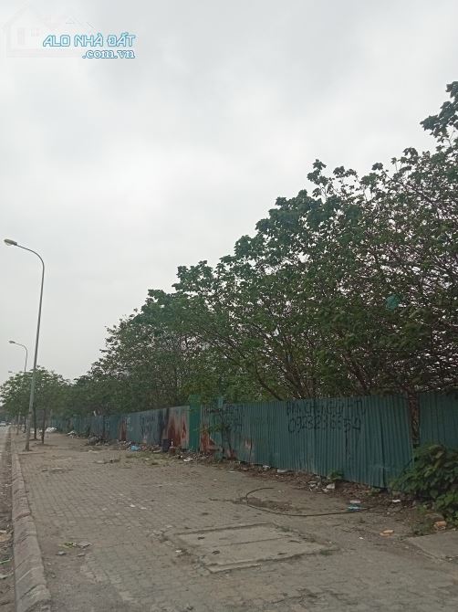 Bán gấp 3300m2 đất sổ đỏ lâu dài tại mặt đường Phạm Văn Bạch, Cầu Giấy, chỉ 915 tỷ.