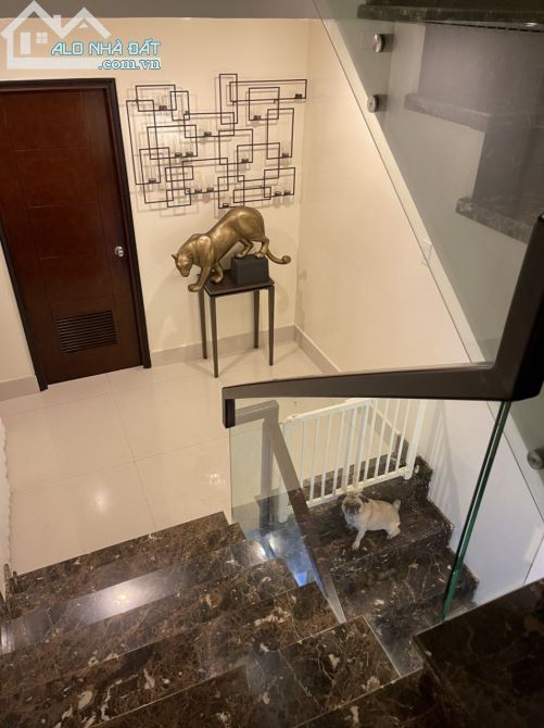 Biệt thự giá rẻ Nam Kỳ Khởi Nghĩa, P7, Q3. 10.5x10,2m (4 tầng + full nội thất). Vào Ở ngay - 2